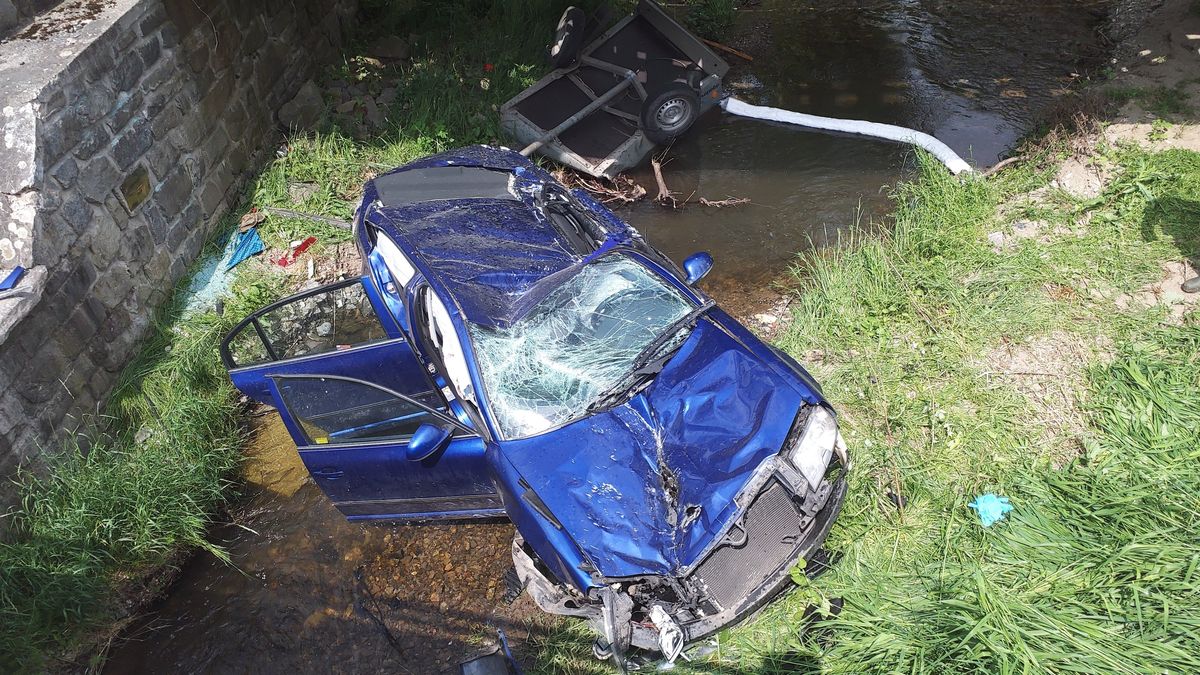 Superb sjel při nehodě na Svitavsku do řeky, řidič nepřežil